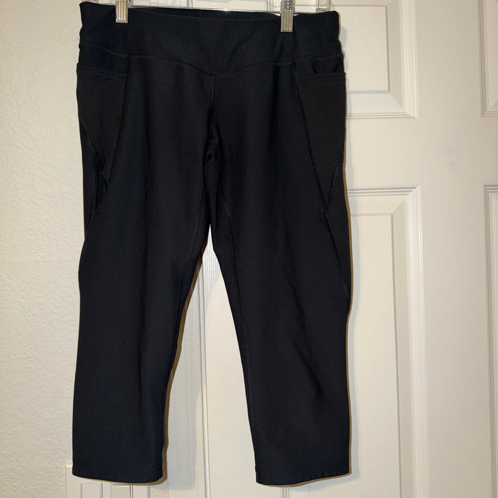Lucy Black Cropped Leggings